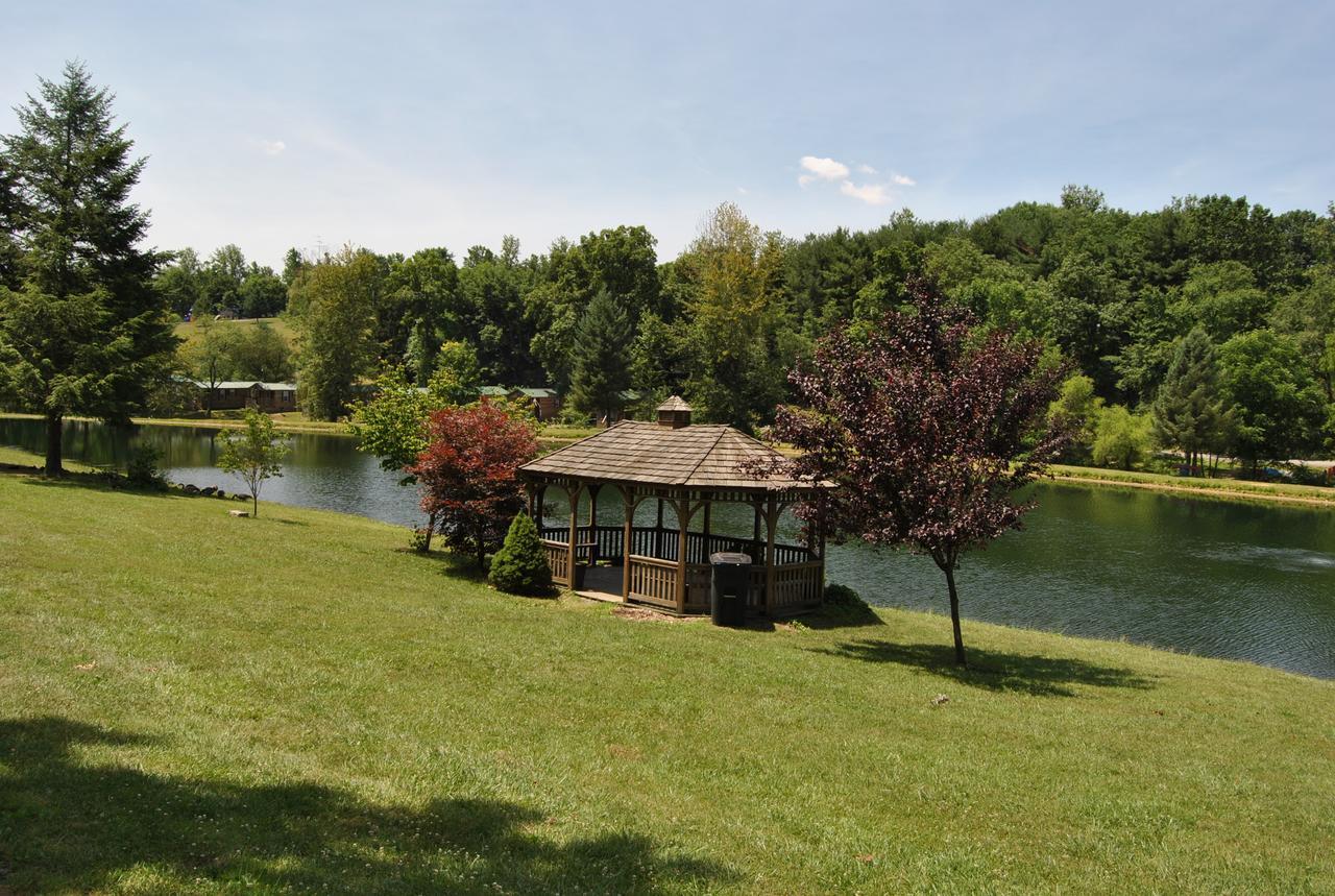 Robin Hill Camping Resort One-Bedroom Cottage 8 Lenhartsville Exterior photo